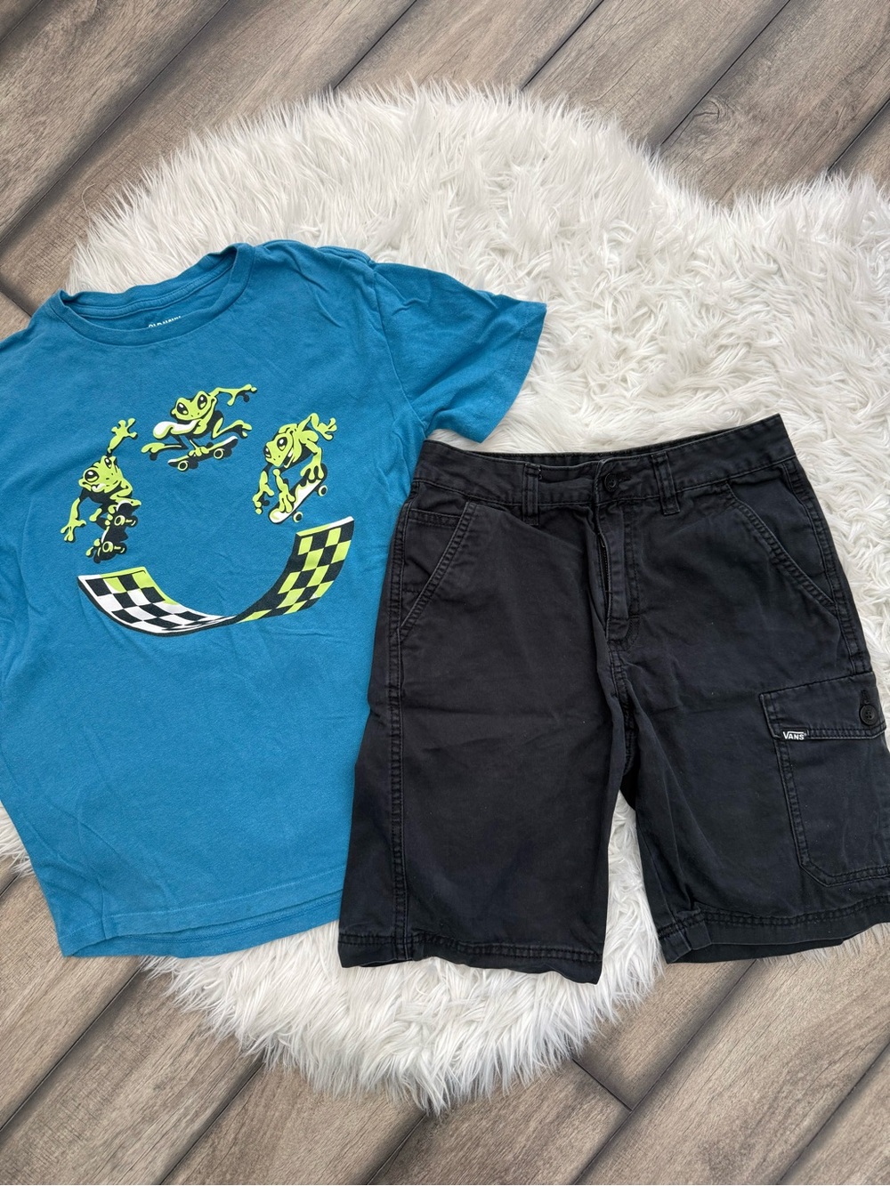 Boys 12 Vans Skateboard Blue Graphic Frog Tee and Black Cargo Shorts Set